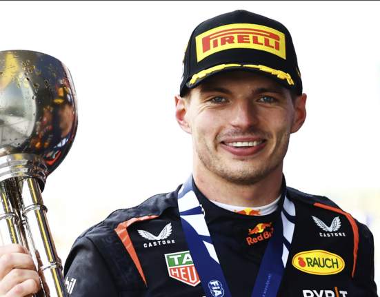 Max Verstappen vence no Grande Prêmio do Japão / (Max Verstappen X)